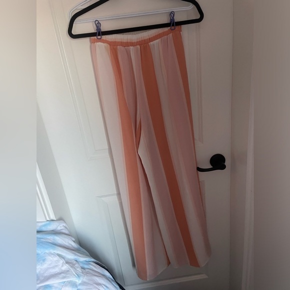 ✅Super cute size small wide leg pant - Picture 3 of 4